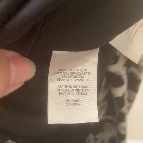 JNY black & white mid sleeve sheath dress. In new like condition. Stylish girl! - Picture 9 of 9